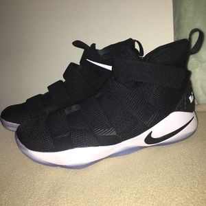 LeBron Soldier XI TB